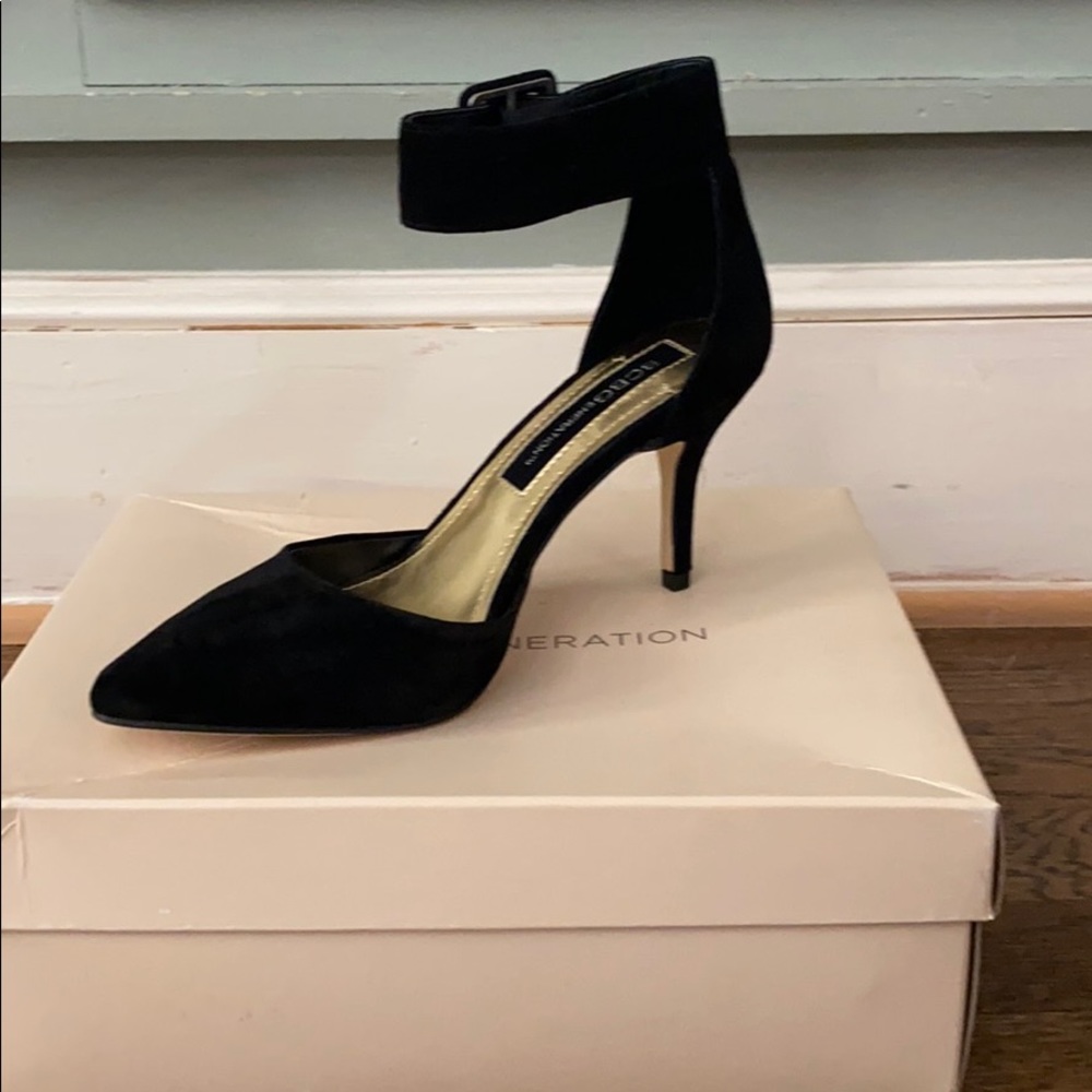 BCBG brand new black heels